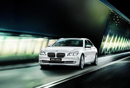 Line of Excellence تنضمّ إلى طراز 730Li من BMW